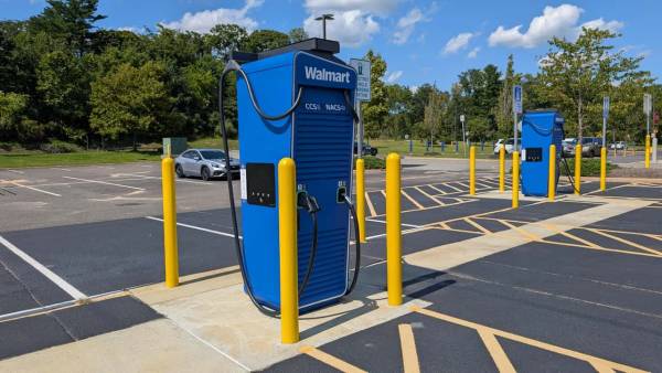 QR-код на зарядному пристрої Walmart