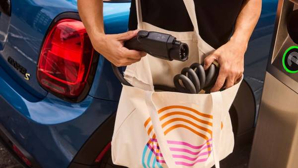 It's Electric встановить 700 зарядних станцій для електромобілів у п'яти боро Нью-Йорка