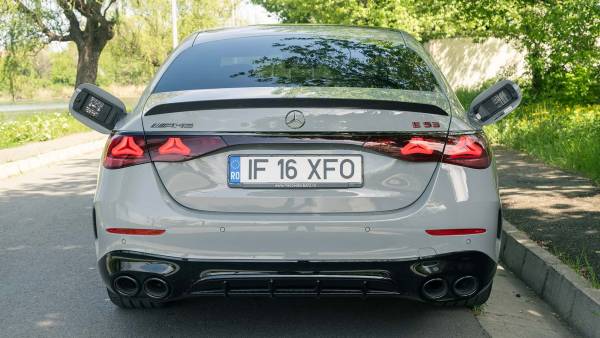 Проблеми з викидами плагін-гібридів: автовиробники відтерміновують вирішення