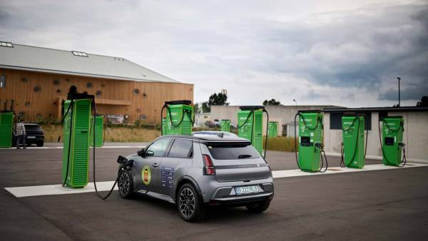 VW ID. Polo та Renault 5 E-Tech у Eurocharge