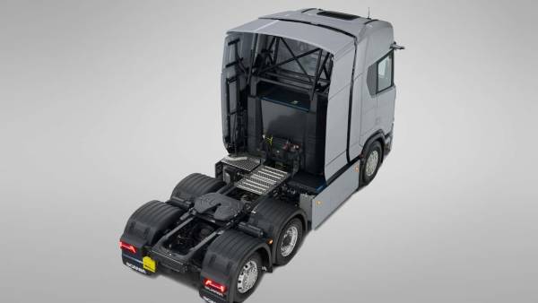 Scania electric truck with additional behind-the-cab batteries