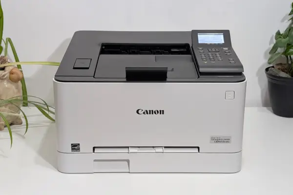 Canon Color imageCLASS LBP633Cdw – це елегантний кольоровий лазерний принтер з незвичайною панеллю керування.