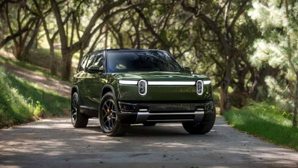 Rivian R2 у кольорі Forest Green