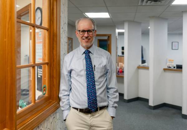Лікар Аарон Борнштейн у Middleboro Pediatrics