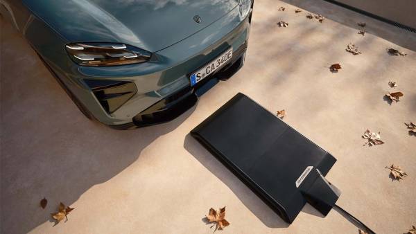 Porsche Cayenne Electric заряджатиметься бездротово
