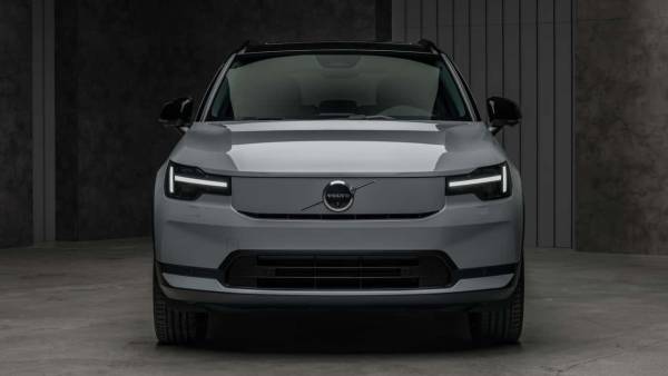 Оновлений Volvo EX40 в Європі