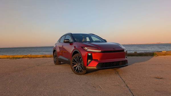 Toyota відкликає 10 тисяч електромобілів C-HR через ризик втрати потужності під час руху