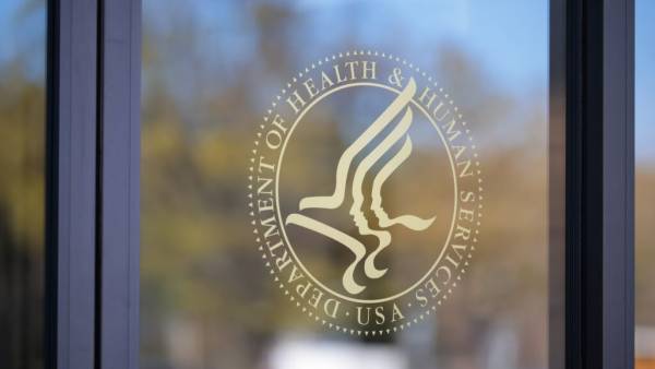 Трамп застосував “спірні” повноваження для скорочення фінансування HHS