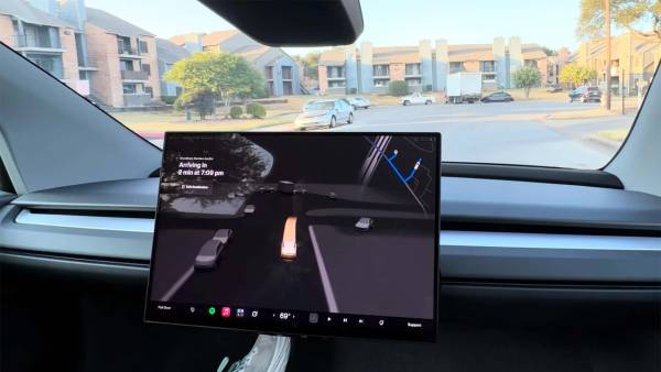 Tesla Cybercab: Безшумна подорож містом, що вражає своєю буденністю