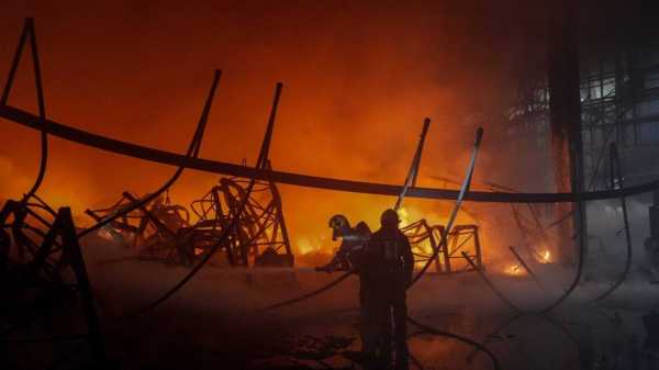 Удар по підприємству на Київщині: одна людина загинула, є постраждалі
