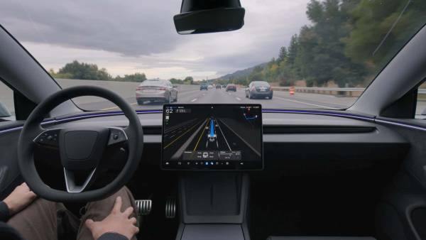 Tesla тисне на європейських регуляторів задля схвалення автопілота