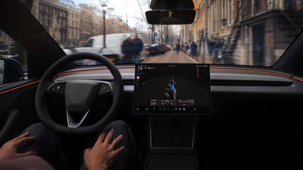 Tesla FSD отримала дозвіл у Німеччині, але потребує нової назви