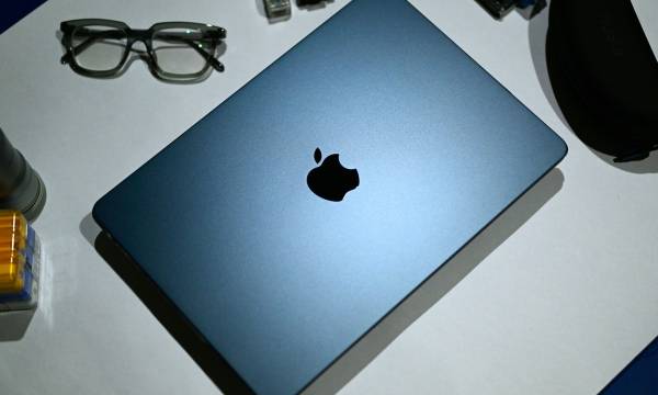 Наступний MacBook Air вийде на початку наступного року, а OLED-дисплеїв доведеться зачекати